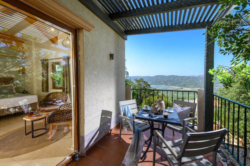 family-suite-one-bedroom-balcony
