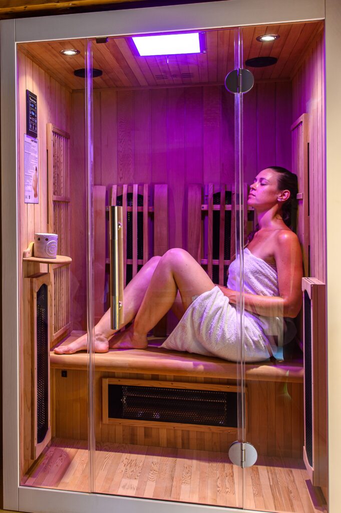 superior-wellness-suite-sauna (5)